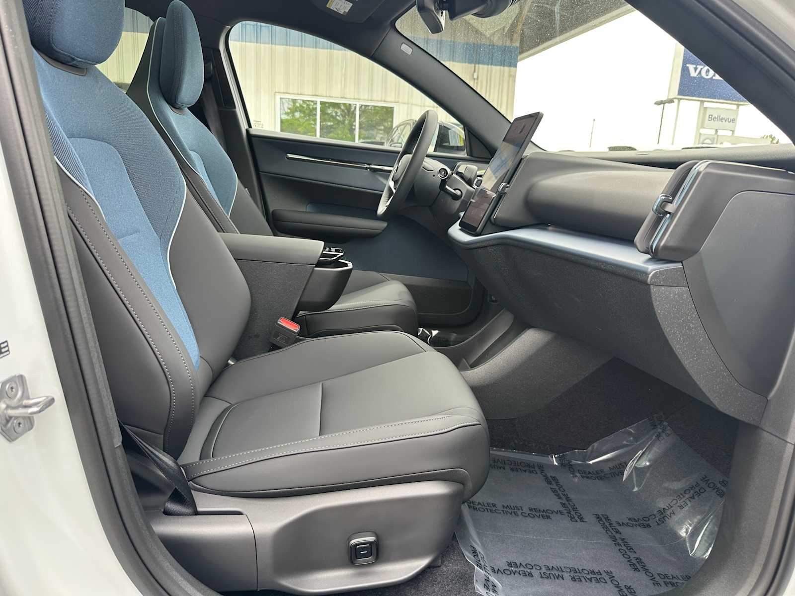 2025 Volvo EX30 Plus - Photo 10