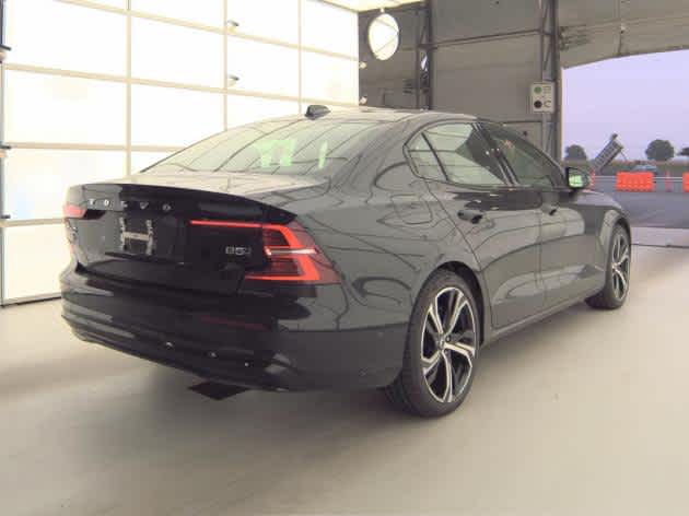 2025 Volvo S60 B5 Plus photo 4