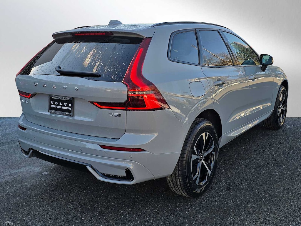 New 2026 Volvo XC60 B5 Core SUV