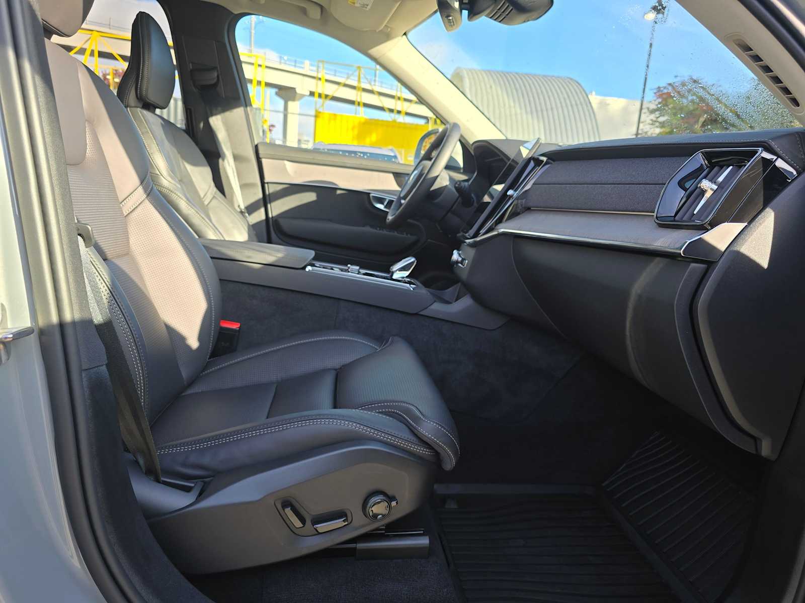 2026 Volvo XC90 Ultra - Photo 10