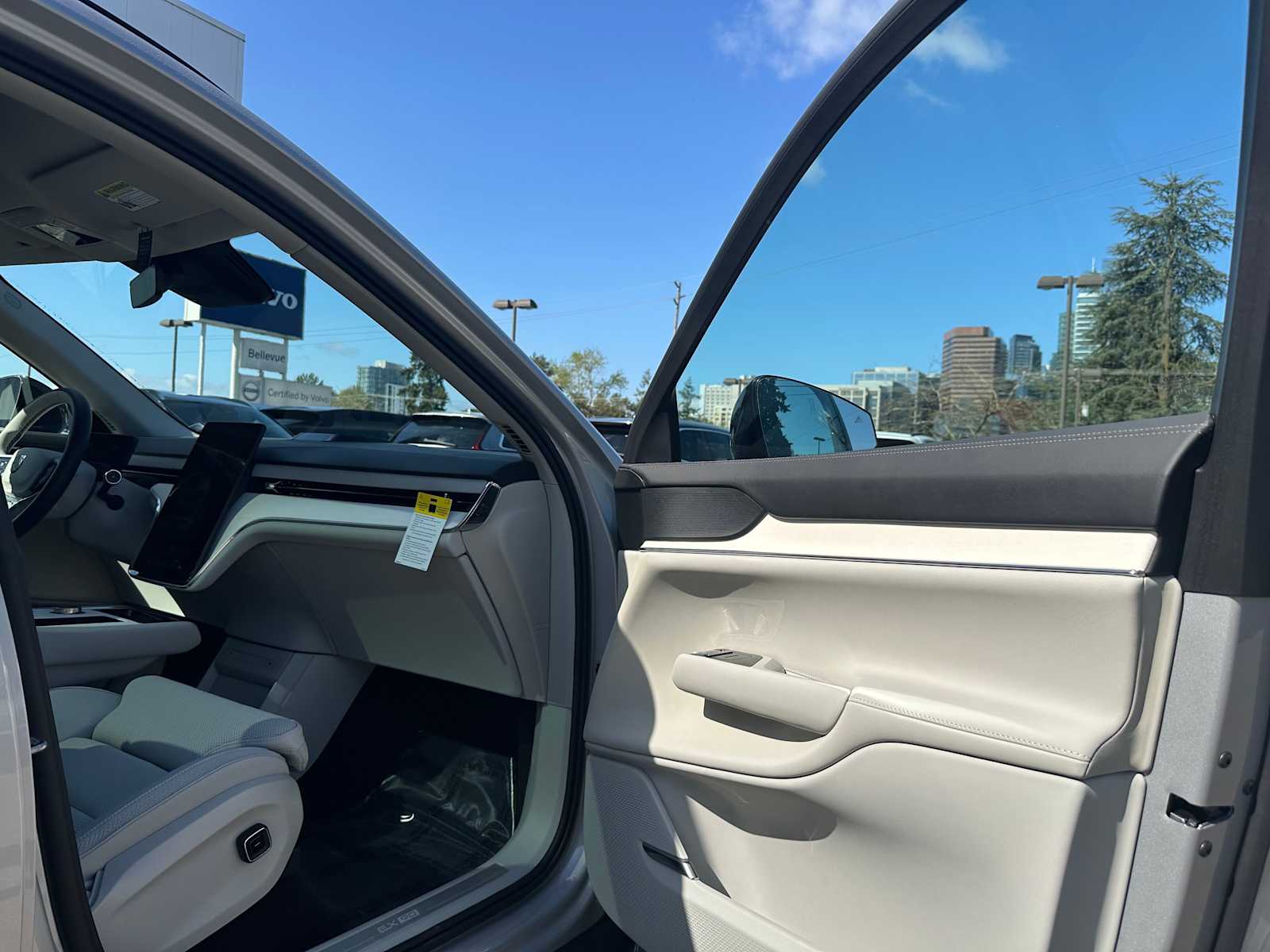 2025 Volvo EX90 Plus - Photo 11