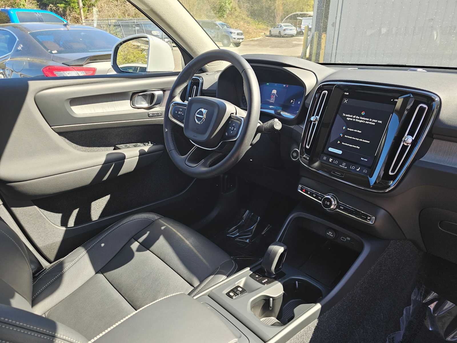 2025 Volvo XC40 Core - Photo 10