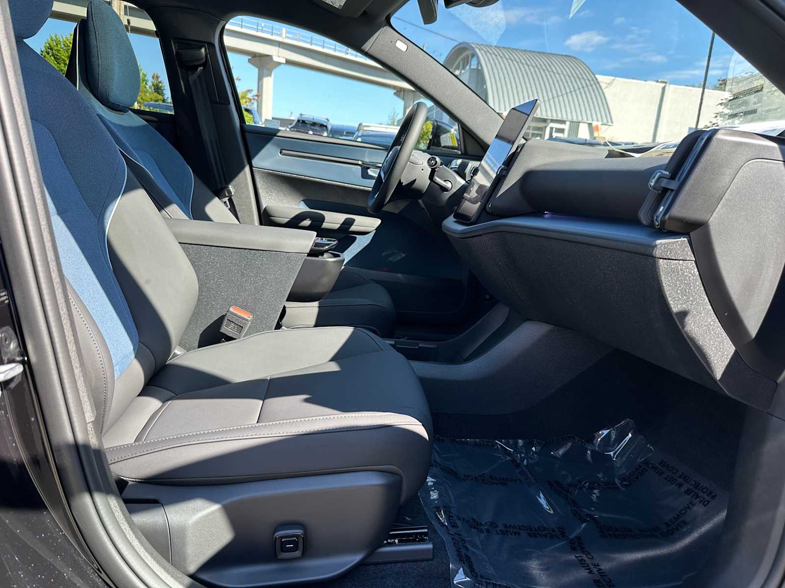 2025 Volvo EX30 Plus - Photo 10