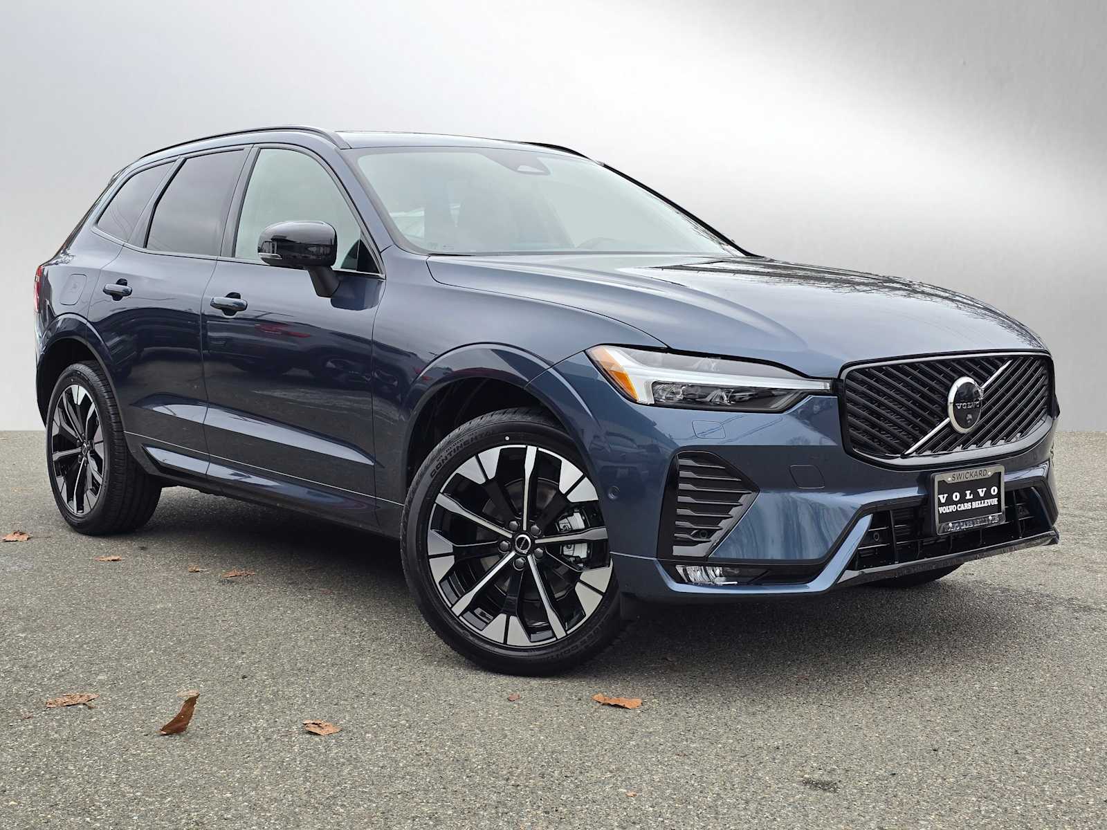 2026 Volvo XC60 B5 Plus Dark AWD's photo