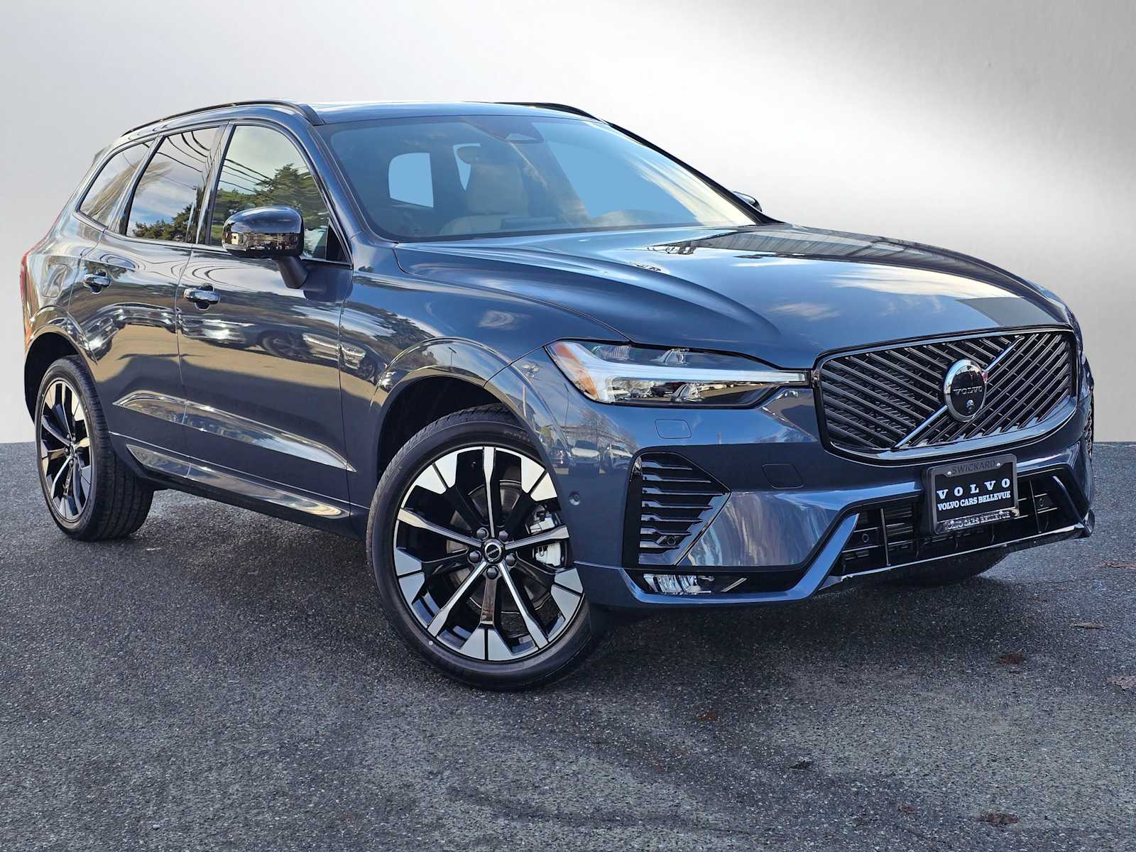 2026 Volvo XC60 B5 Plus Dark AWD's photo