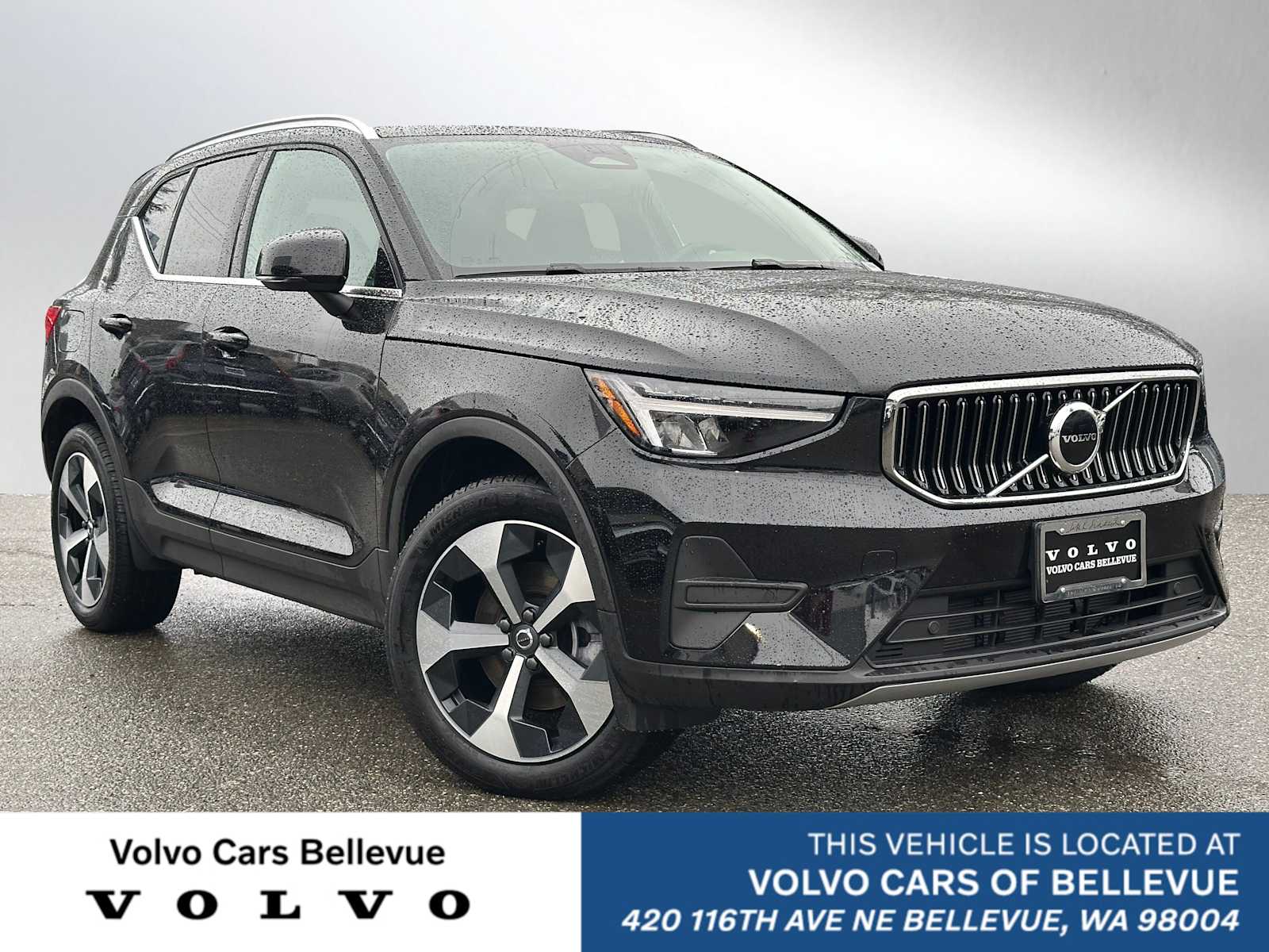 2025 Volvo XC40 Core's photo