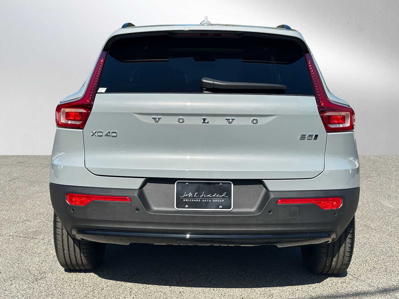 2026 Volvo XC40 Plus photo 4