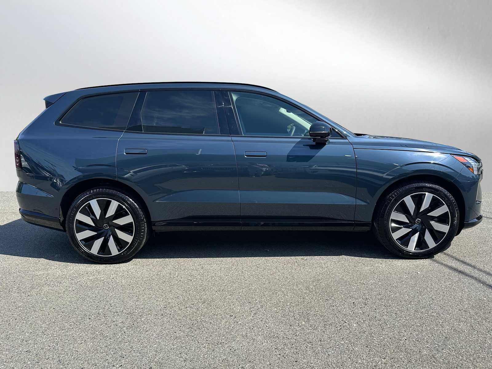 Certified 2025 Volvo EX90 Ultra with VIN 7JDE23VL7SG018145 for sale in Bellevue, WA