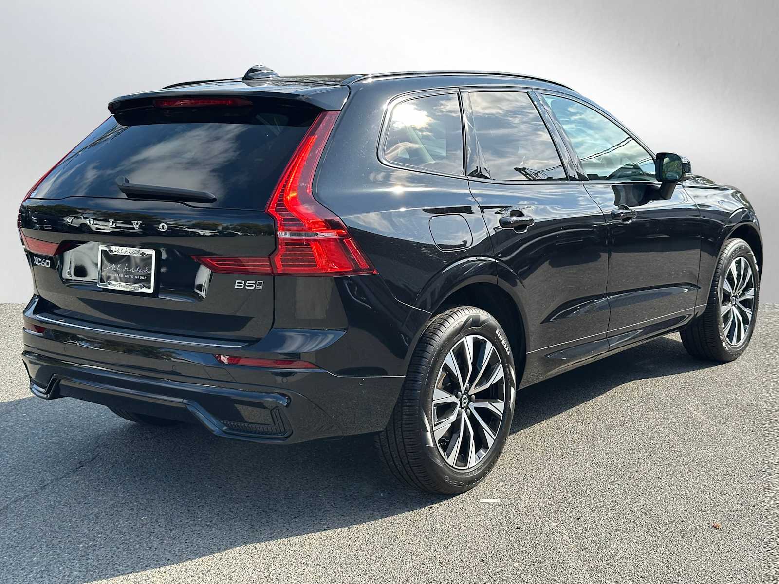 2025 Volvo XC60 B5 Plus photo 3