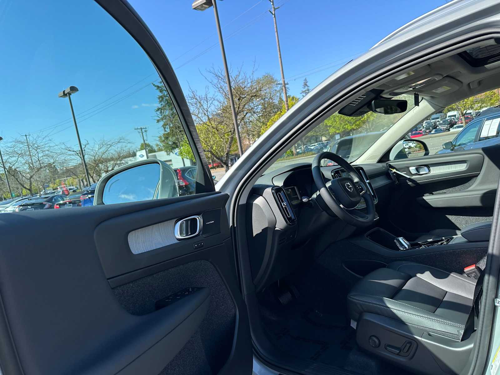 2025 Volvo XC40 Ultra - Photo 19