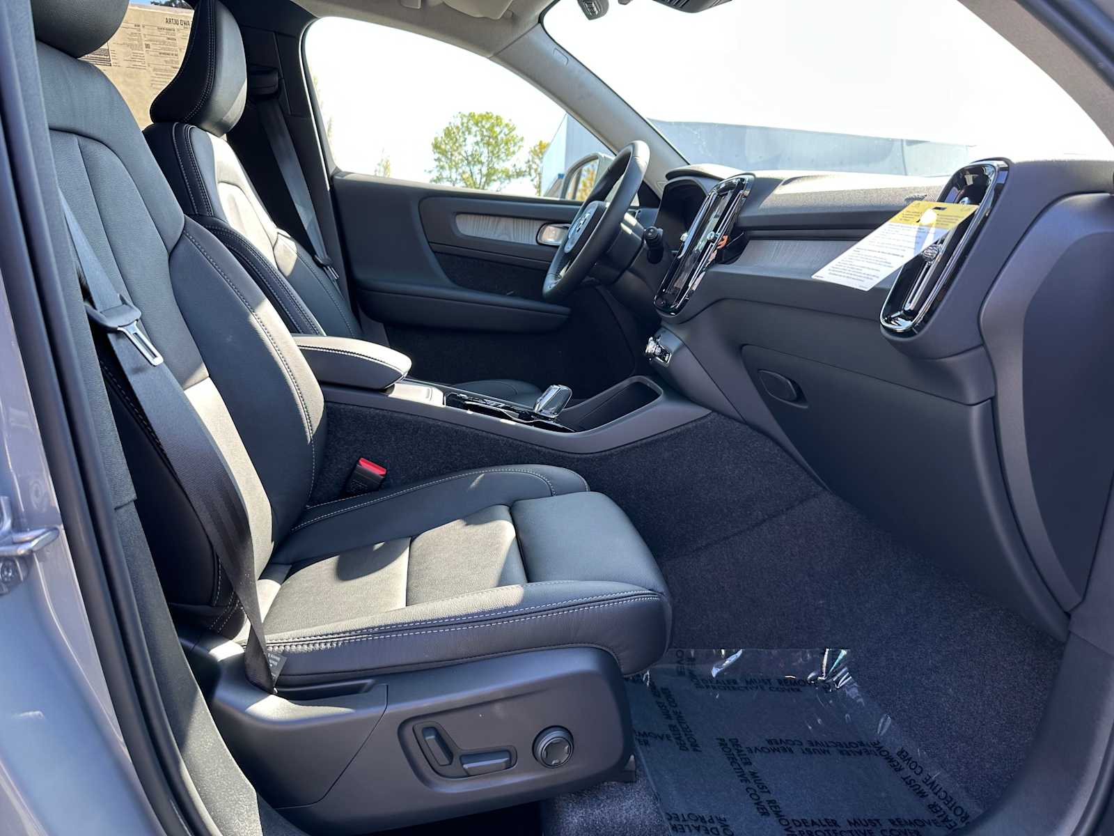 2025 Volvo XC40 Ultra - Photo 9