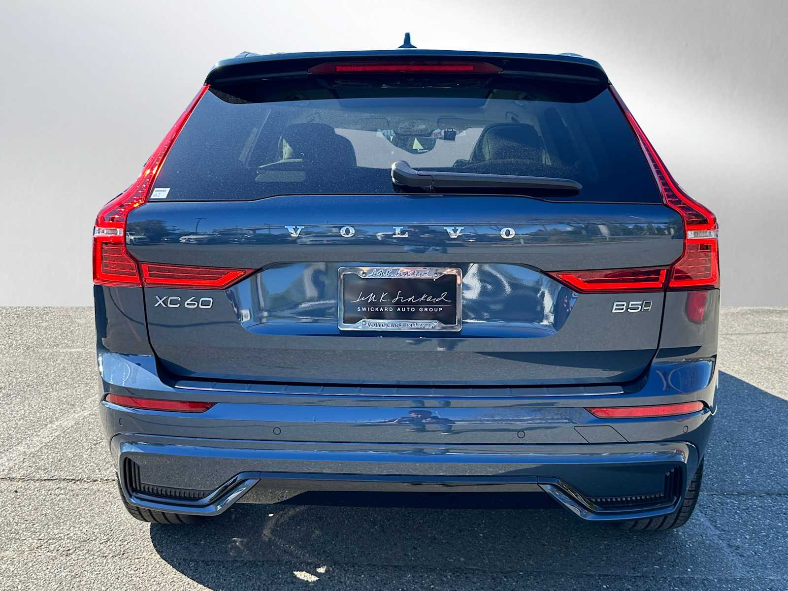 2025 Volvo XC60 B5 photo 4