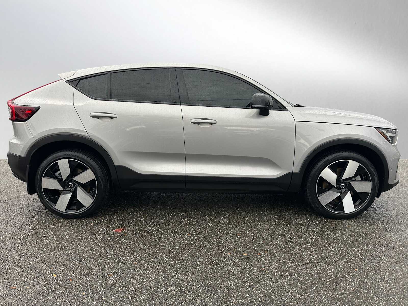 2023 Volvo C40 Recharge Ultimate photo 2