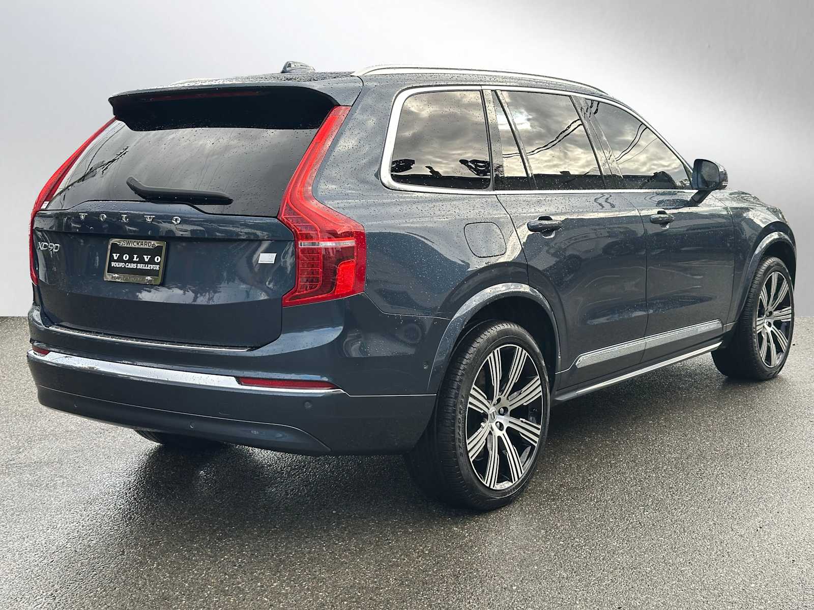 2024 Volvo XC90 T8 Ultimate photo 2