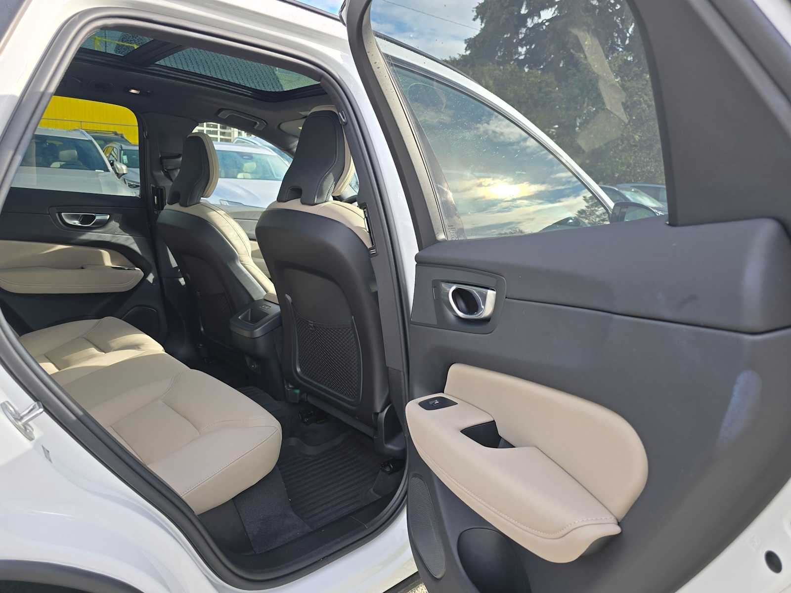 2026 Volvo XC60 Plus - Photo 13