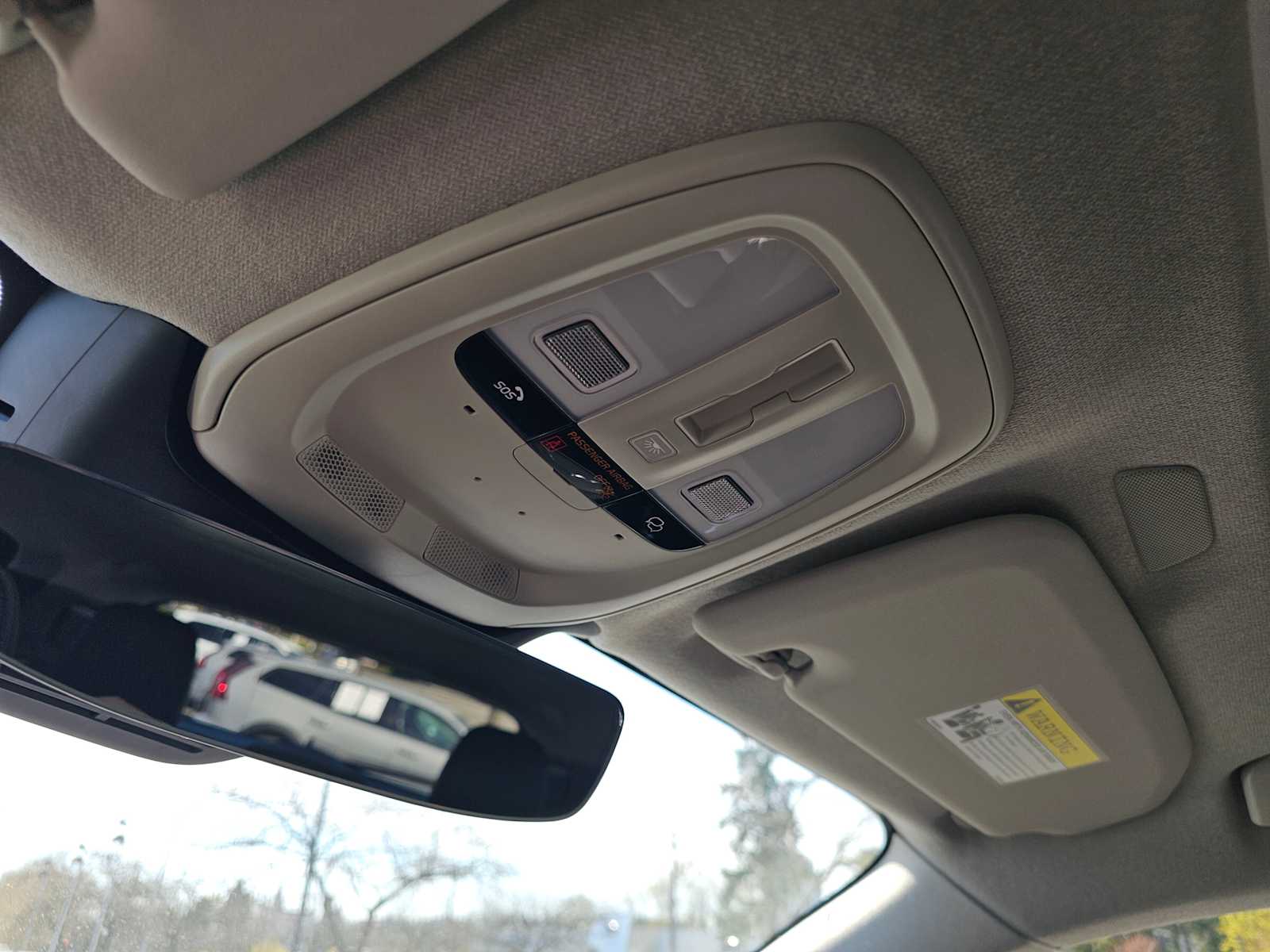 2025 Volvo XC40 Core - Photo 30