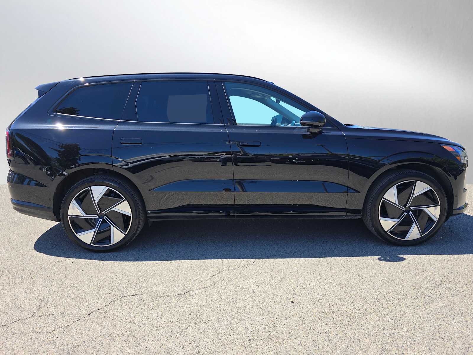 Used 2025 Volvo EX90 Plus with VIN 7JDEV3VK4SG016898 for sale in Bellevue, WA