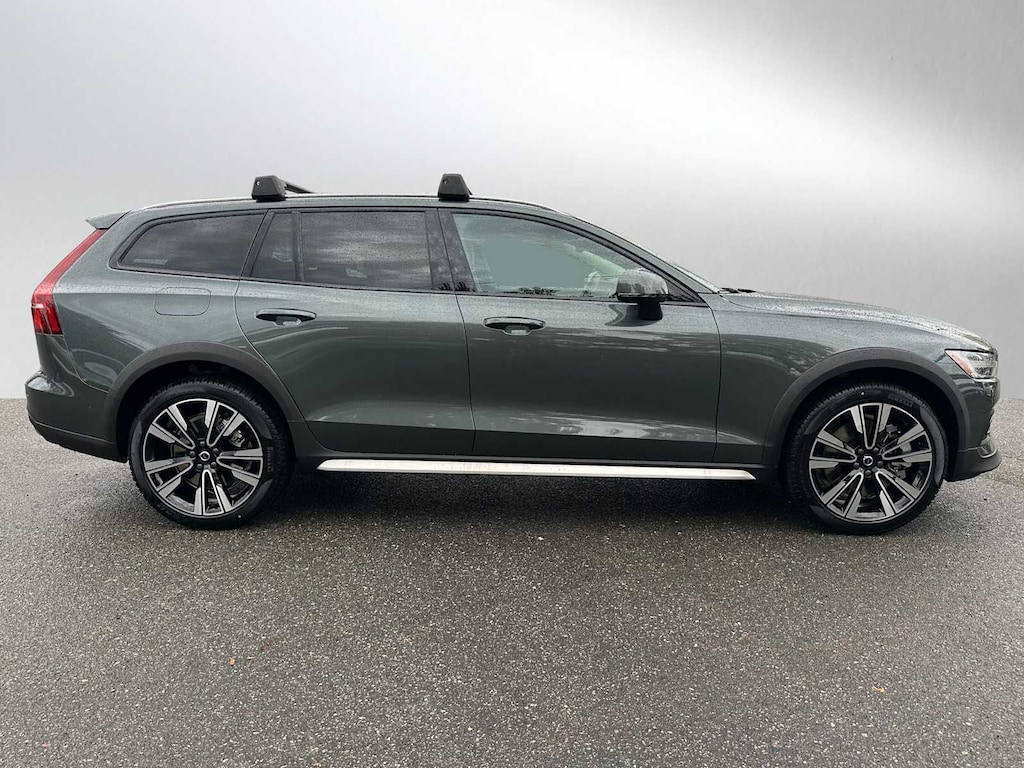 New 2026 Volvo V60 Cross Country B5 Ultra Wagon