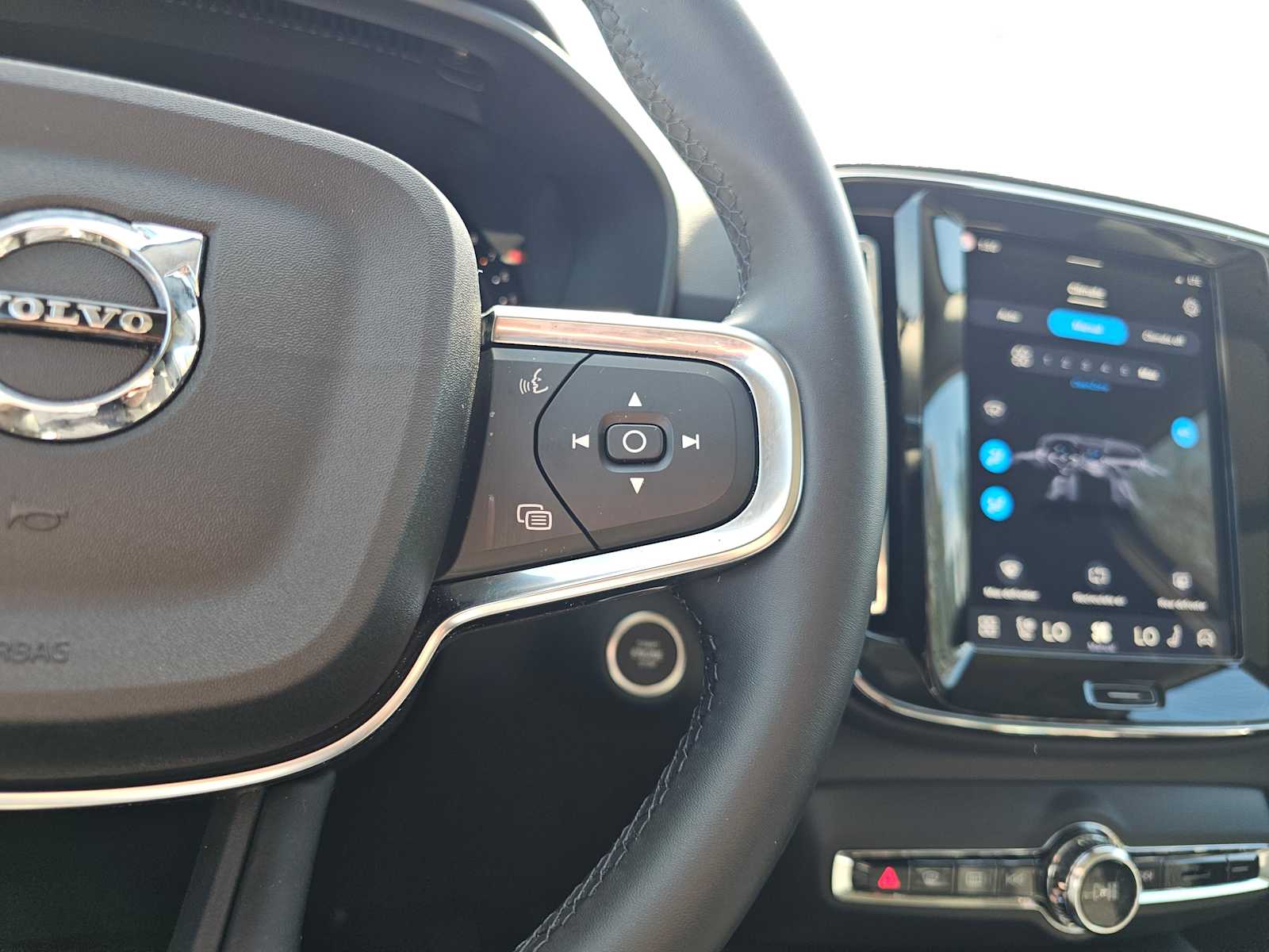 2025 Volvo XC40 Core - Photo 33