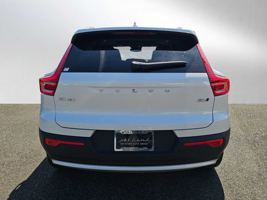 New 2025 Volvo XC40 B5 Core Bright Theme SUV