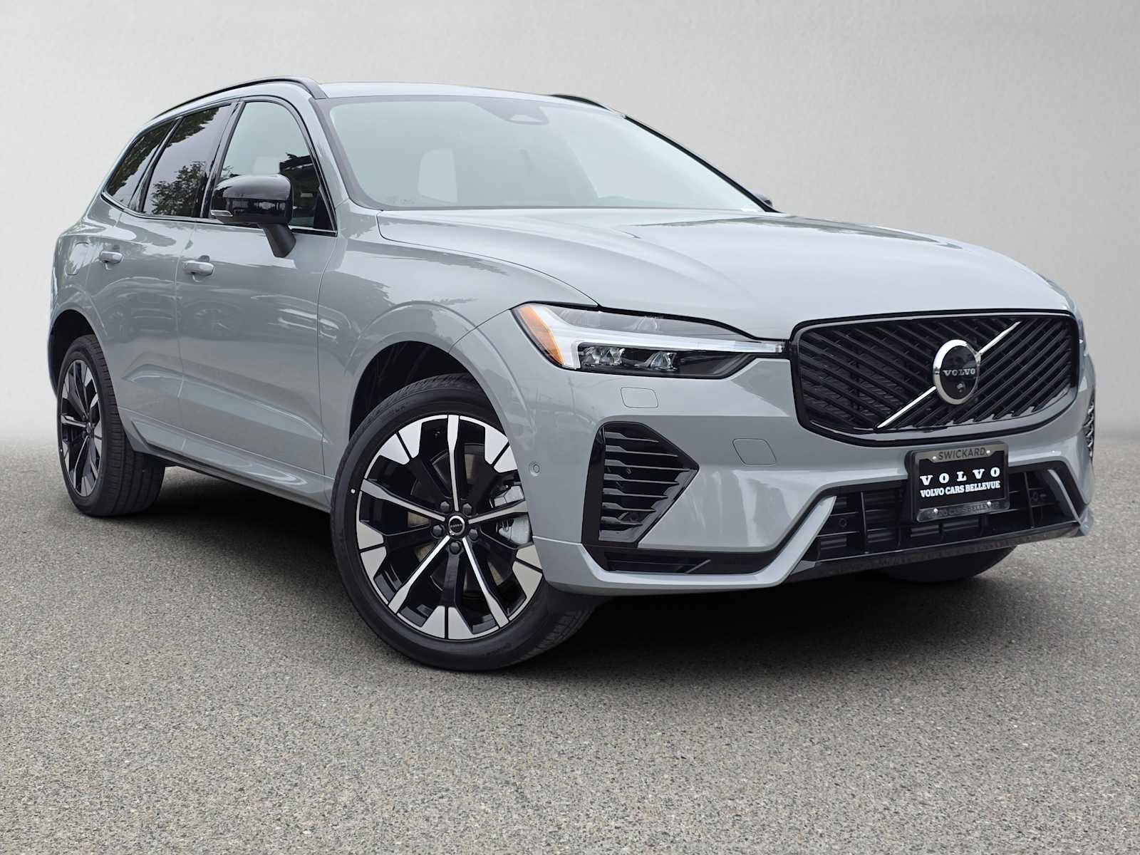 2026 Volvo XC60 T8 Plus Dark AWD's photo