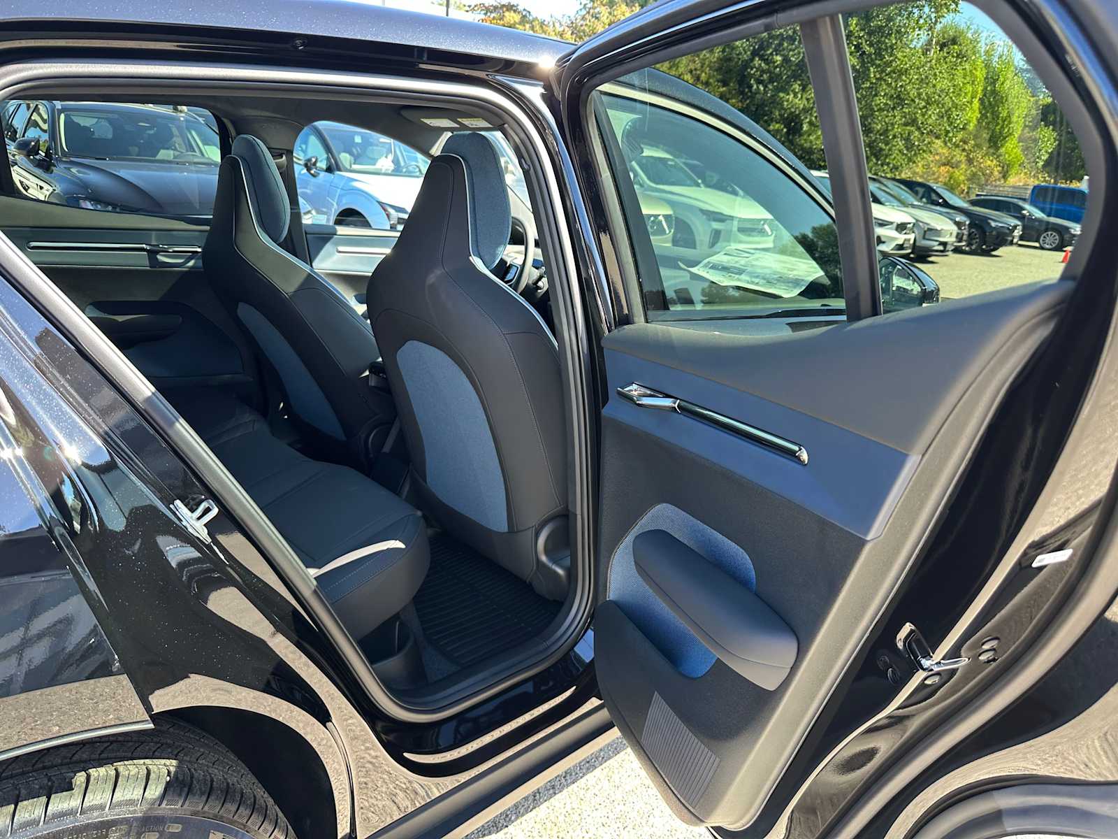 2025 Volvo EX30 Plus - Photo 13