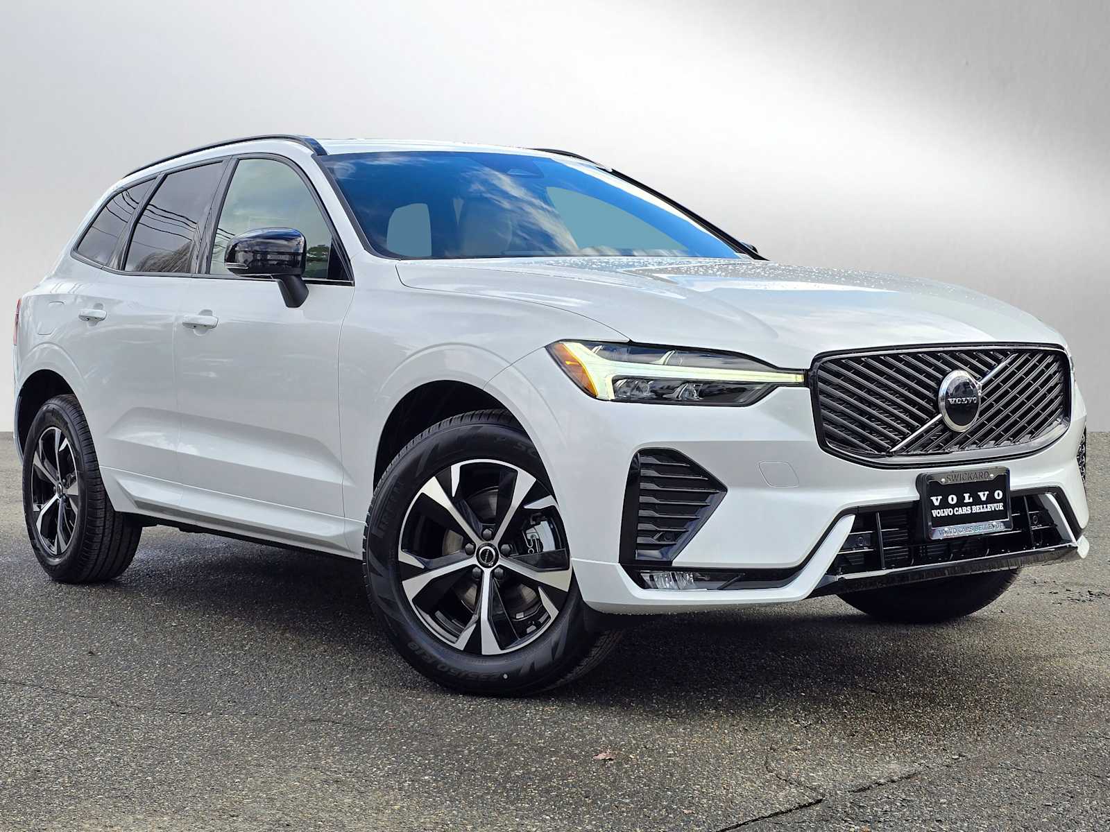 2026 Volvo XC60 B5 Core Dark AWD's photo