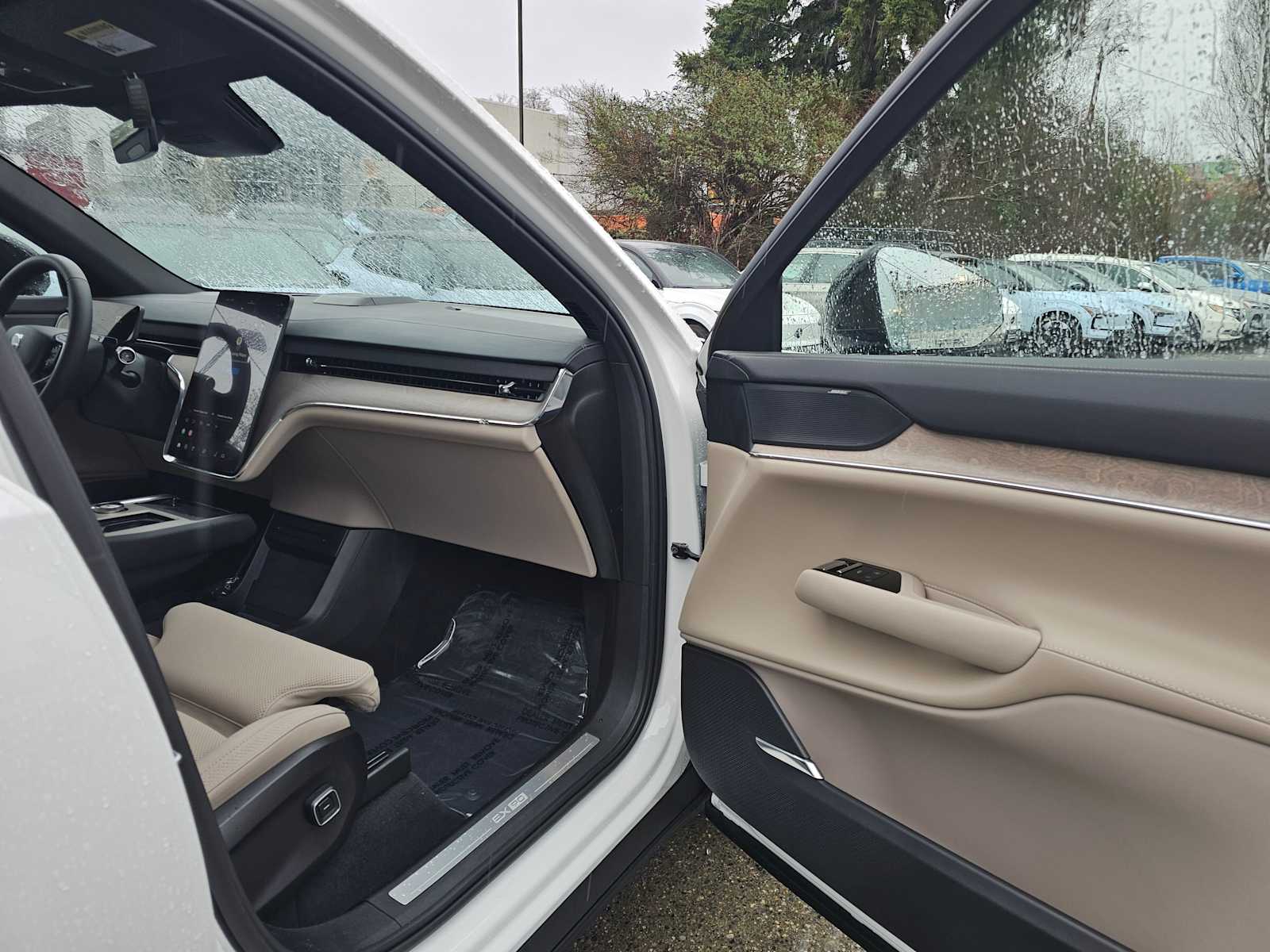2025 Volvo EX90 Ultra - Photo 12