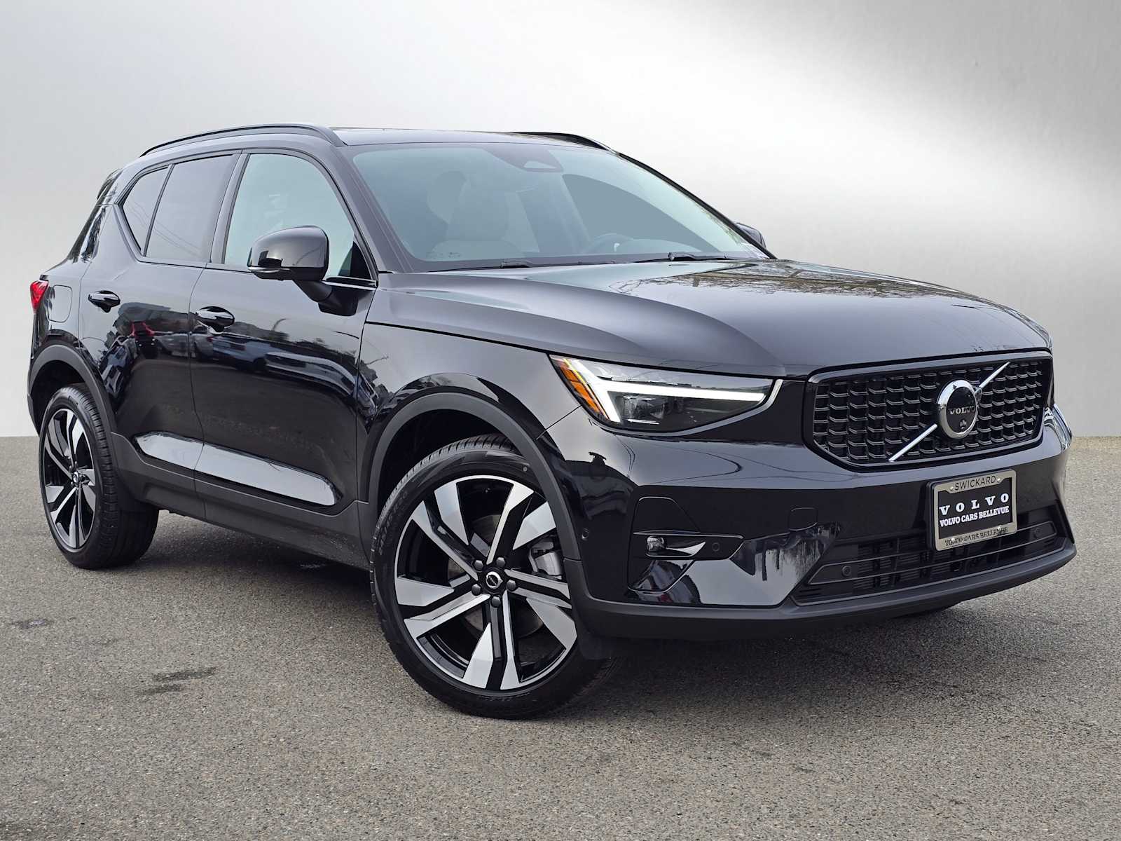 2026 Volvo XC40 B5 Ultra Dark AWD's photo