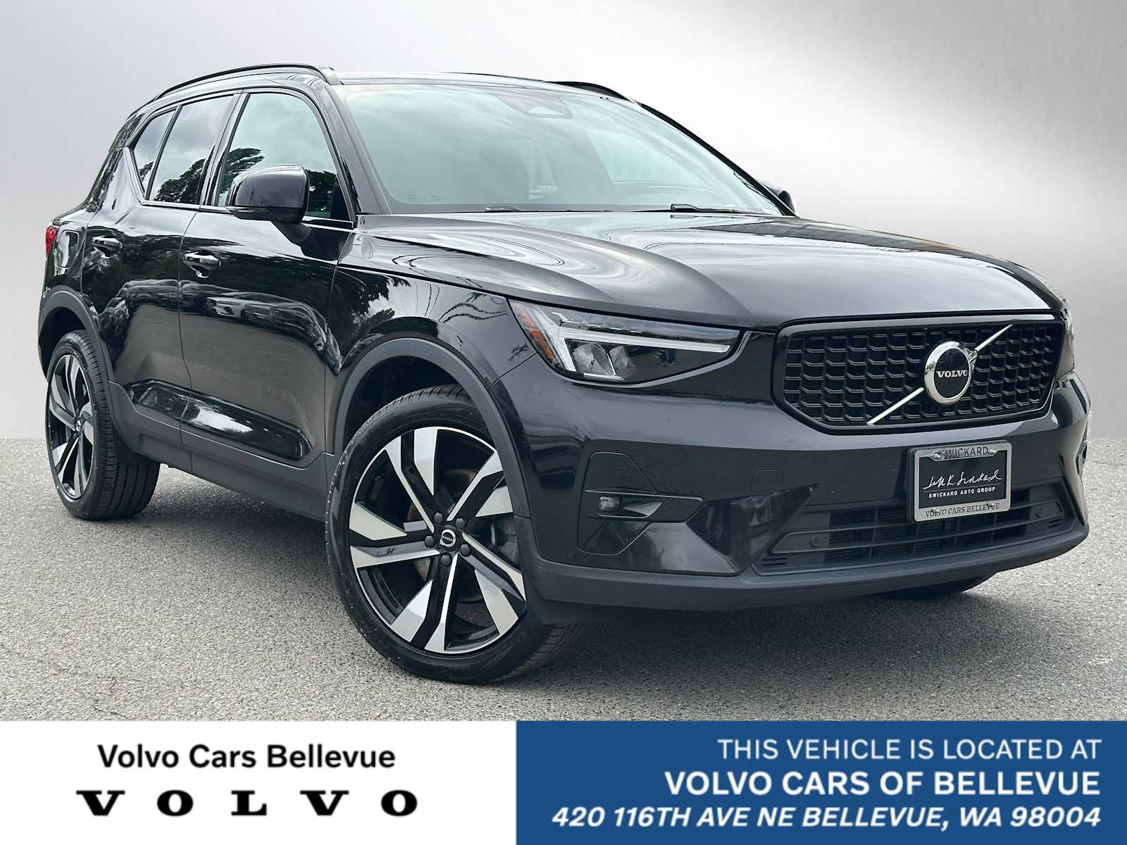 2023 Volvo XC40 B5 Plus Dark AWD's photo