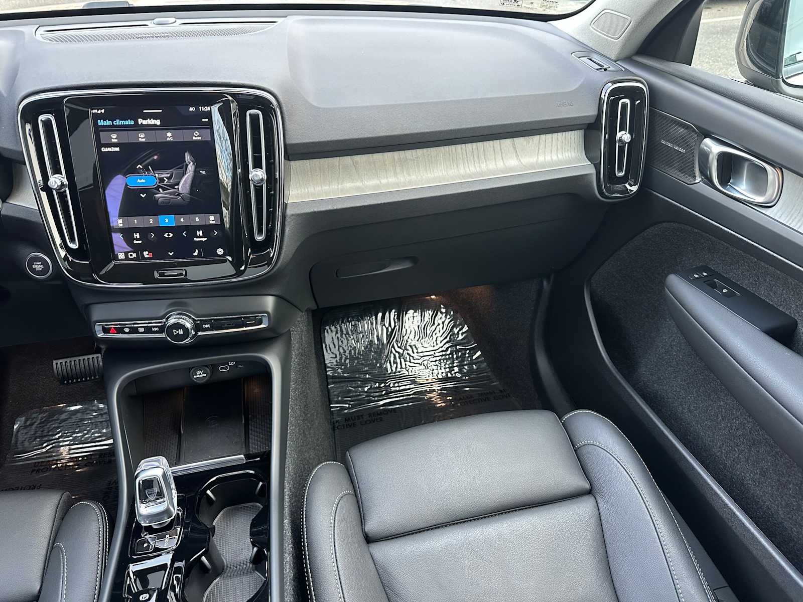 2025 Volvo XC40 Ultra - Photo 18