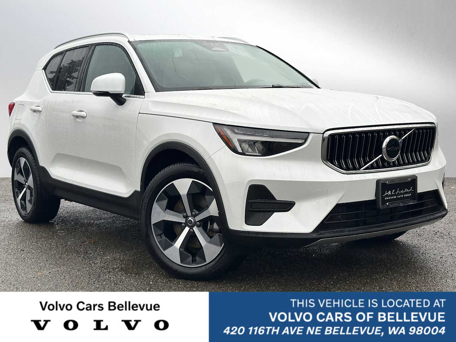 2025 Volvo XC40 Core's photo