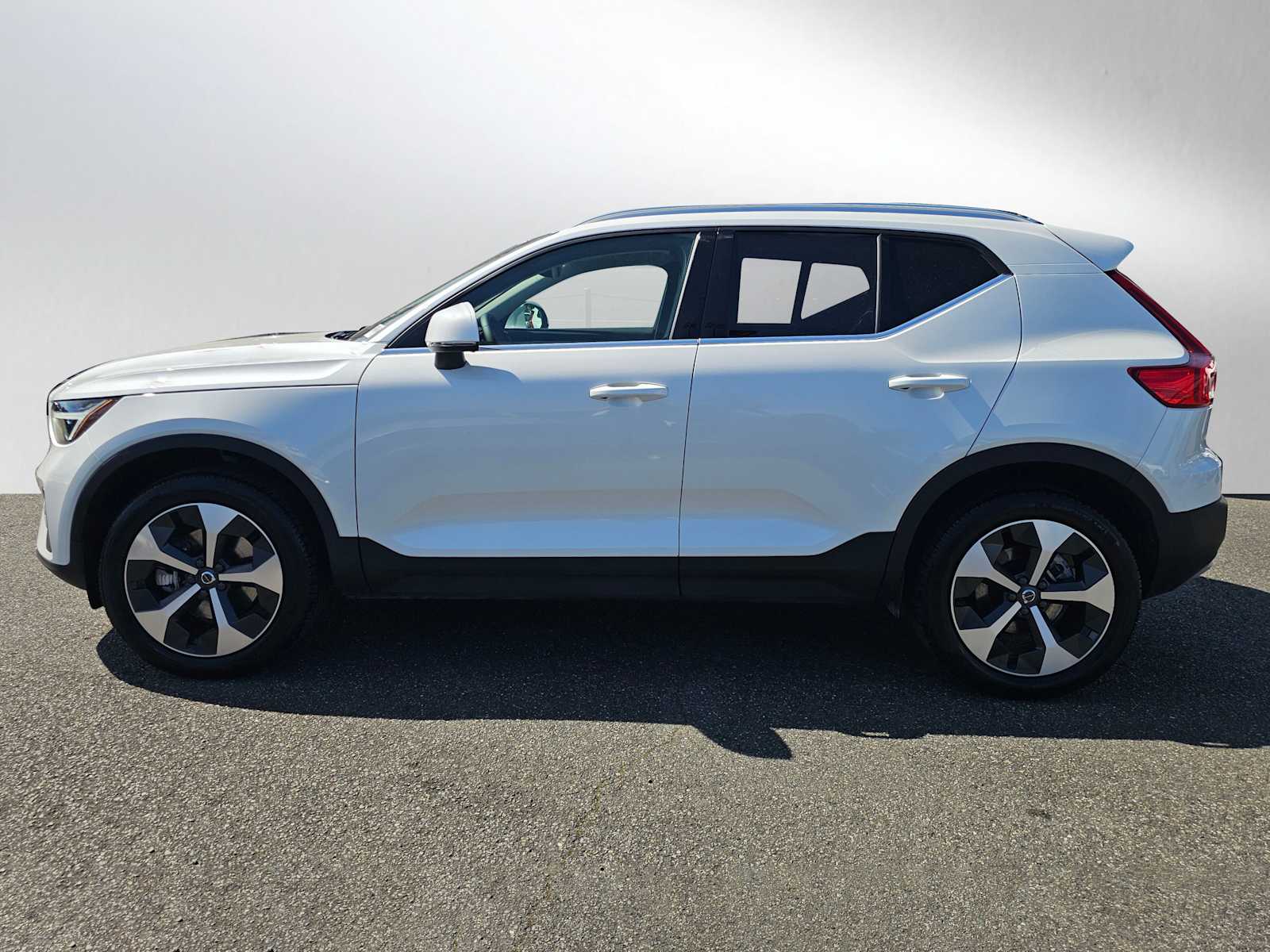 2025 Volvo XC40 Core - Photo 6