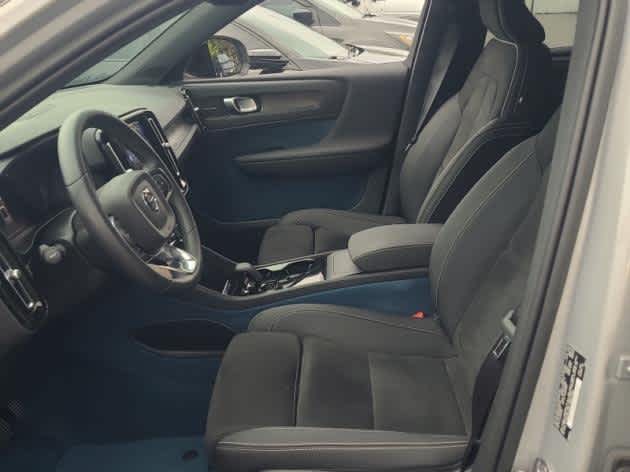 2023 Volvo XC40 Recharge Ultimate photo 2