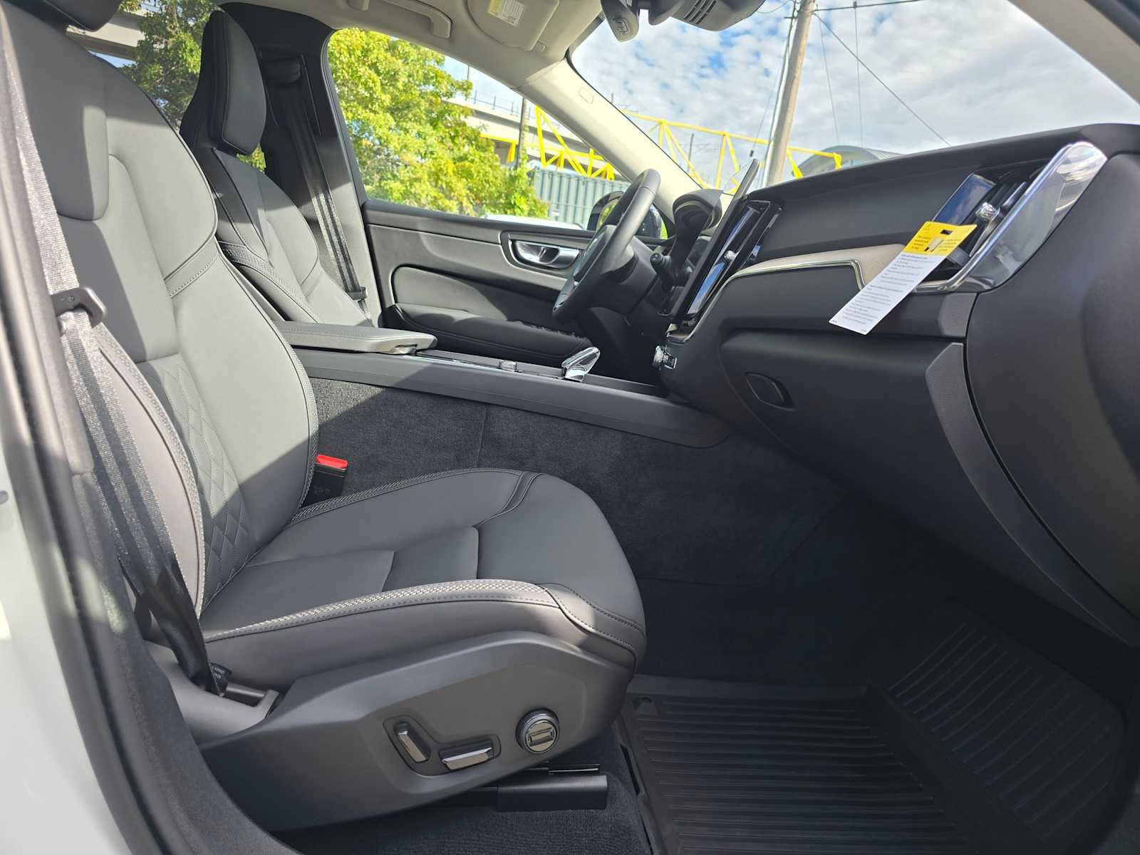 2026 Volvo XC60 Plus - Photo 10