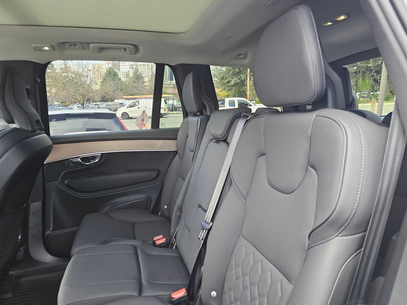 2025 Volvo XC90 Plus - Photo 18