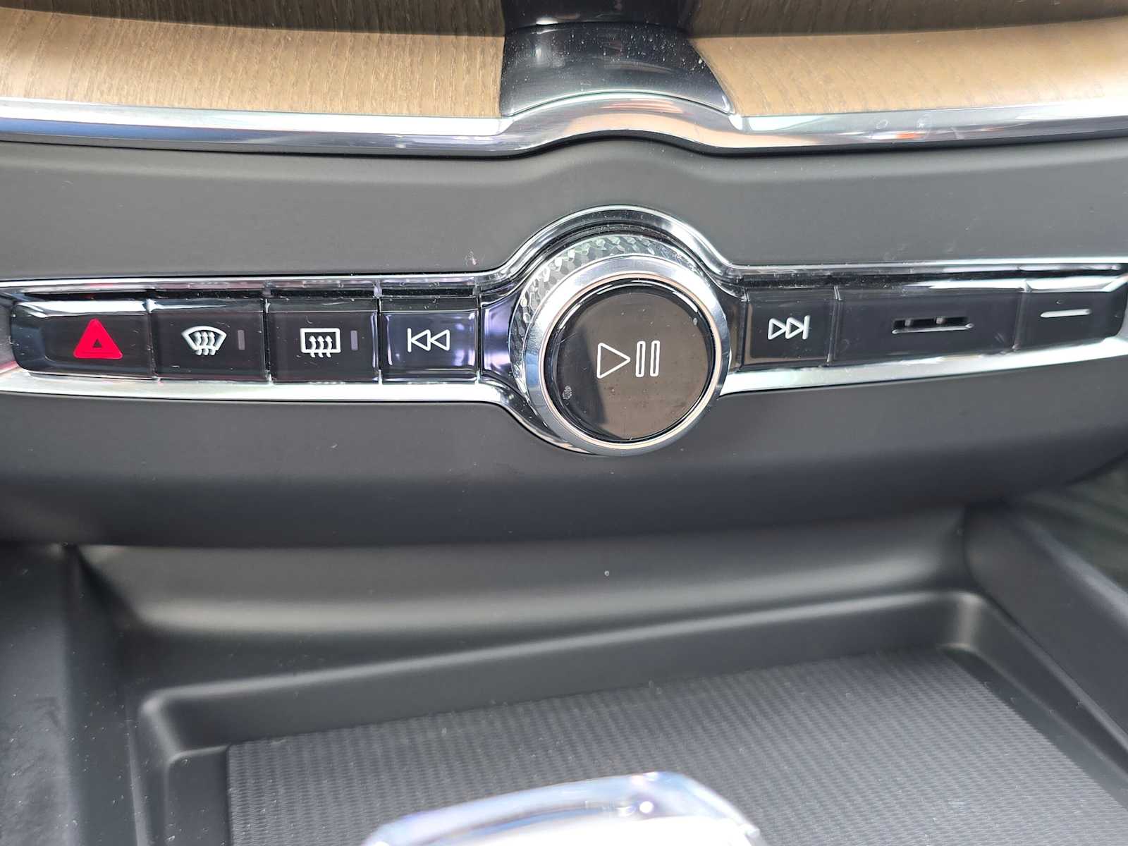 2026 Volvo XC60 Plus - Photo 29