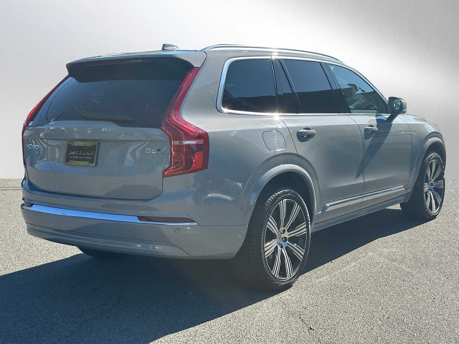 2025 Volvo XC90 AWD photo 2