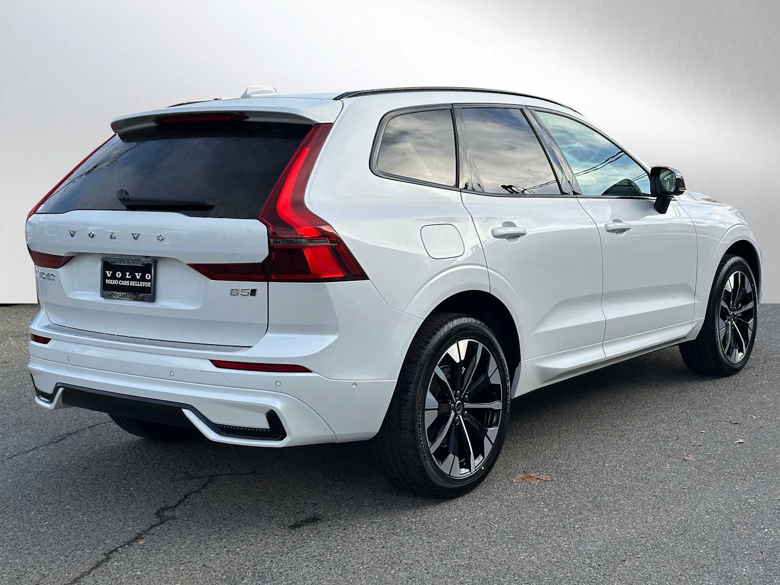 2026 Volvo XC60 B5 Plus photo 3