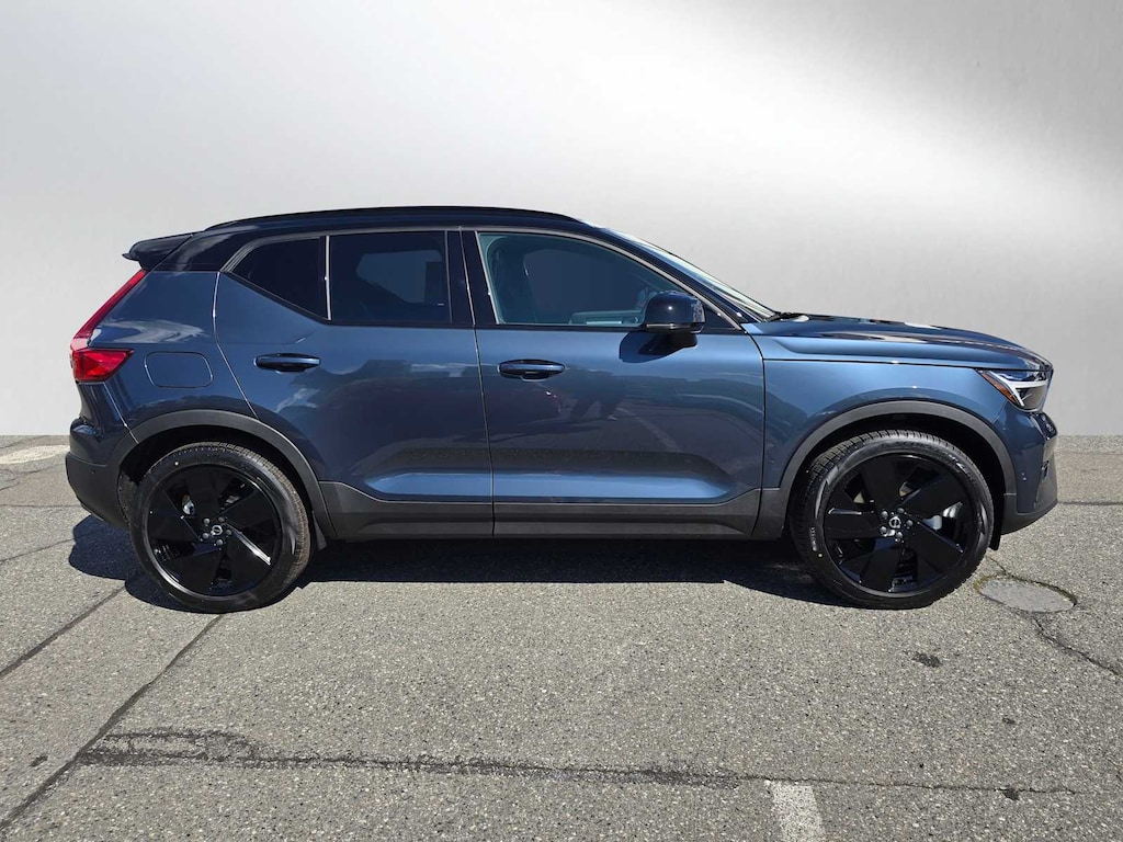 New 2026 Volvo XC40 B5 Ultra Black Edition SUV