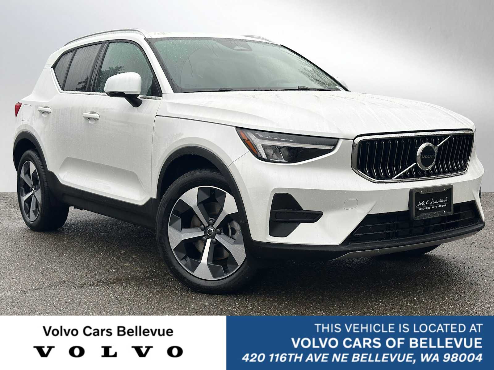 2025 Volvo XC40 Core's photo