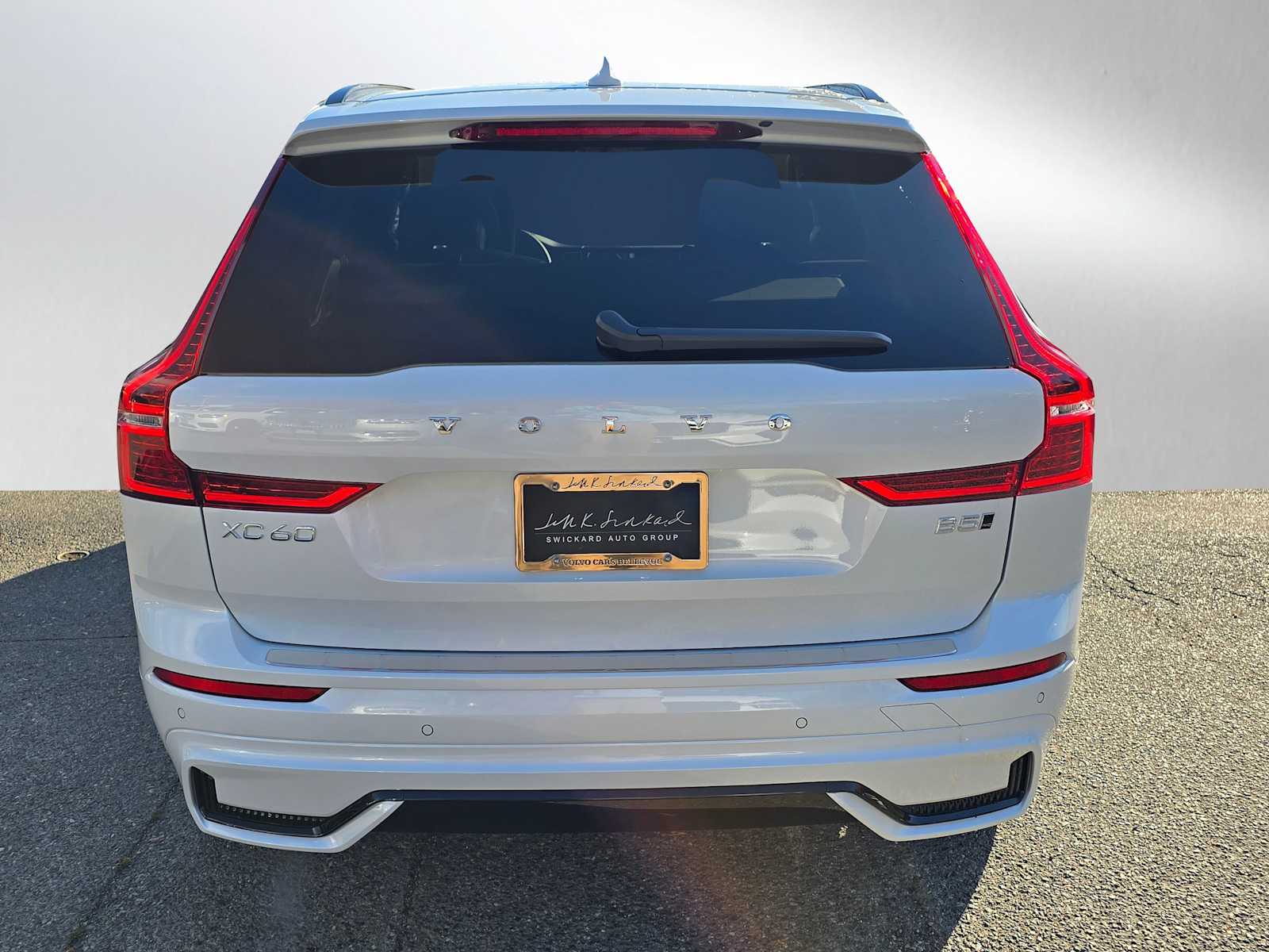 2025 Volvo XC60 B5 Plus photo 4