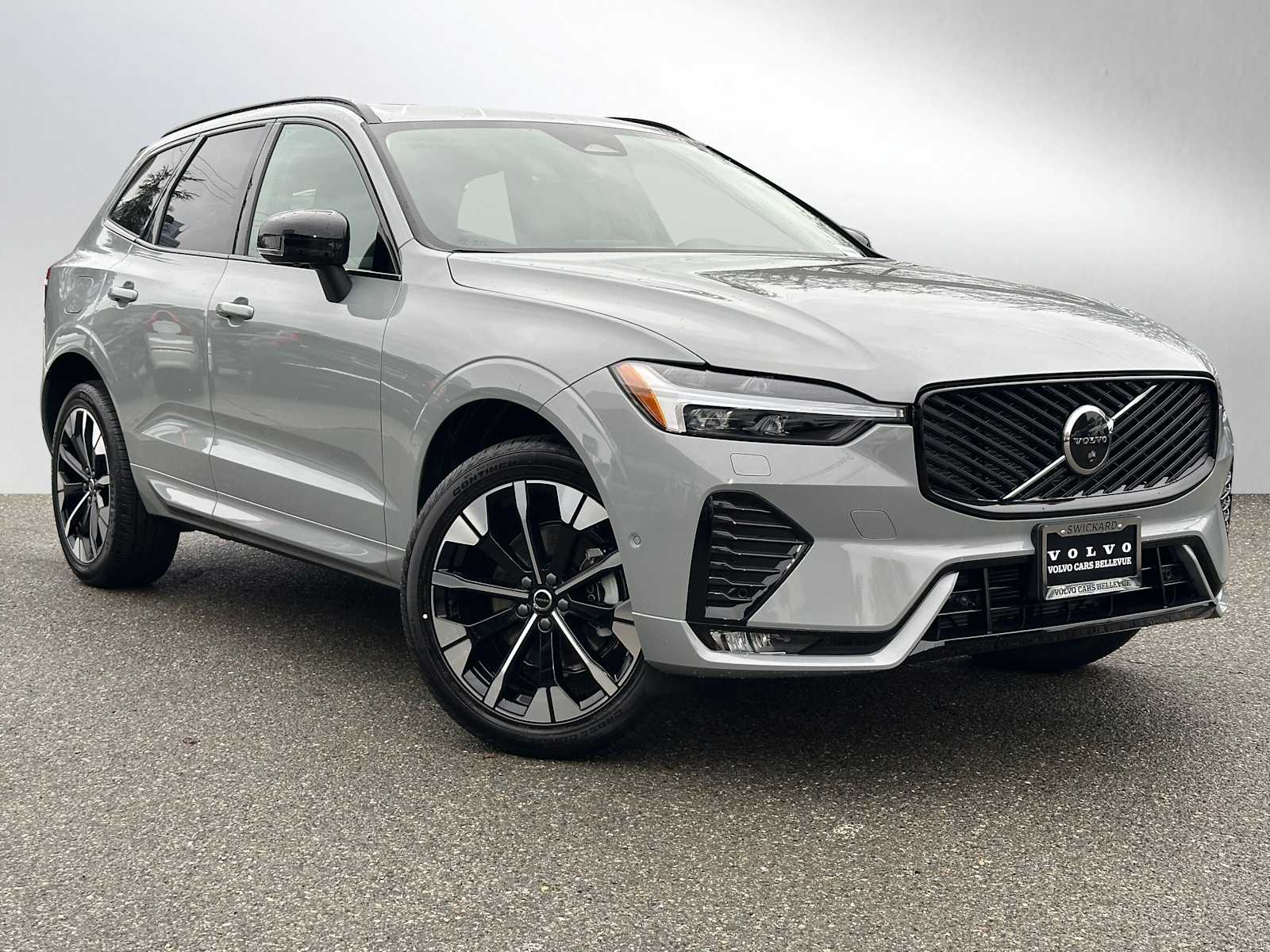 2026 Volvo XC60 Plus's photo