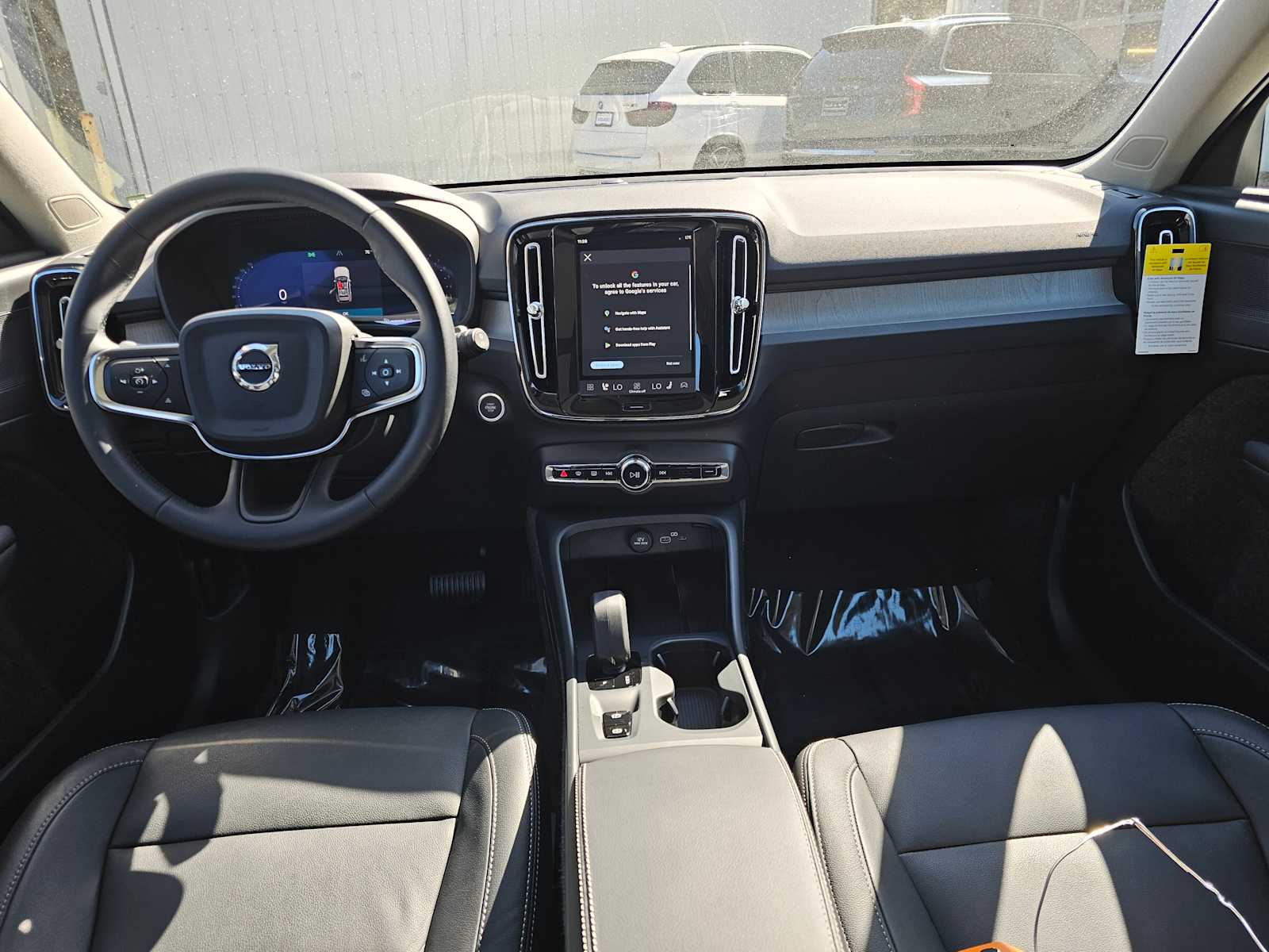 2025 Volvo XC40 Core - Photo 18