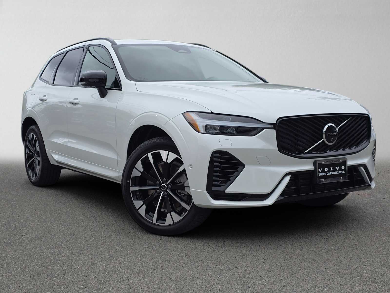 2026 Volvo XC60 T8 Plus Dark AWD's photo