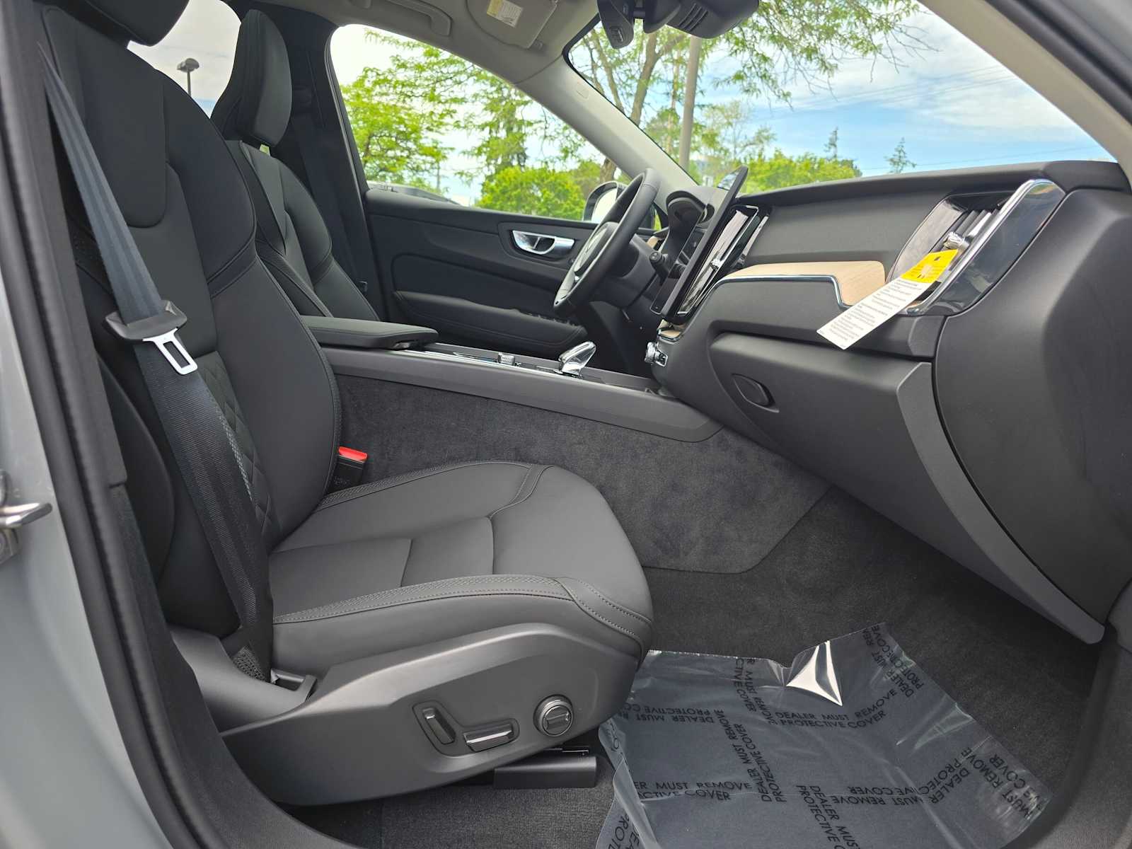 2026 Volvo XC60 Plus - Photo 10