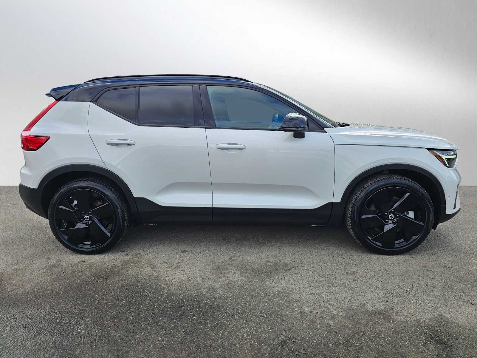 Used 2024 Volvo XC40 Ultimate with VIN YV4ER3XM7R2252994 for sale in Bellevue, WA