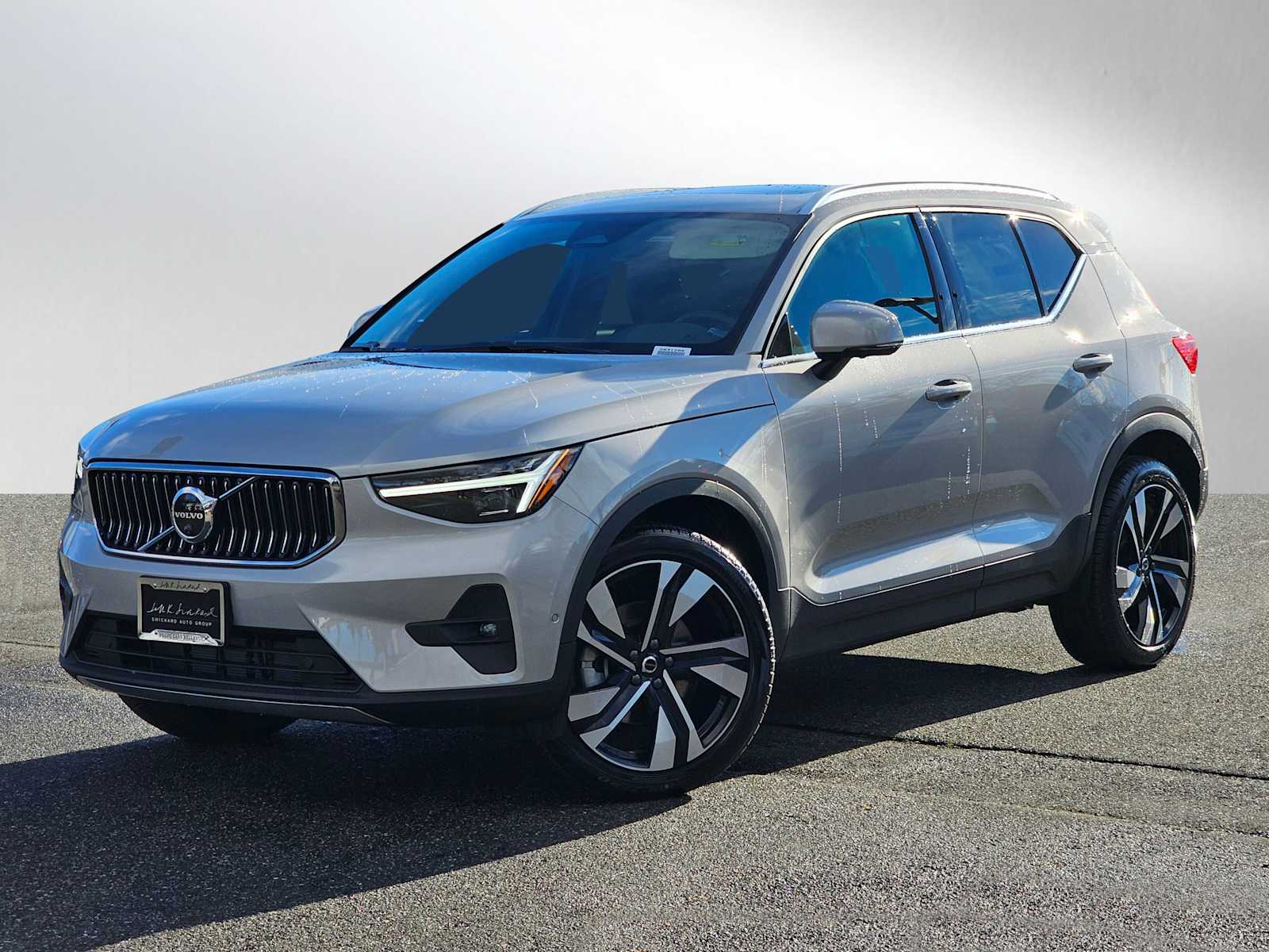 2025 Volvo XC40 Plus photo 3