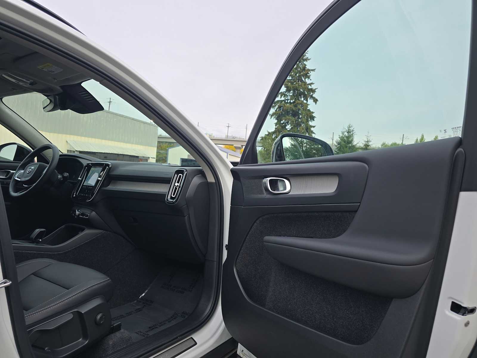 2026 Volvo XC40 Core - Photo 11