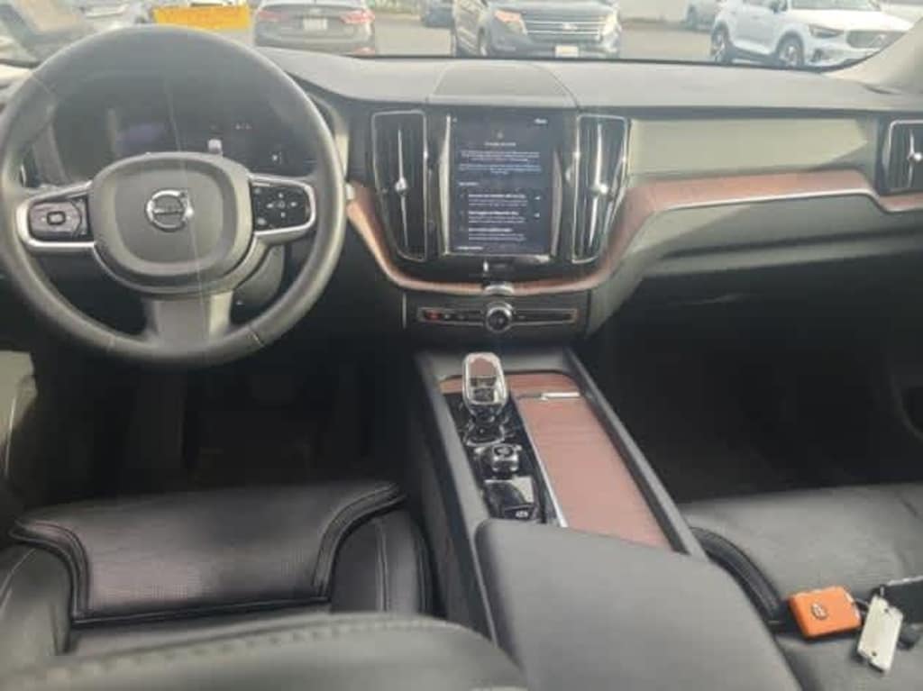 Used 2023 Volvo XC60 Recharge Plug-In Hybrid Ultimate Bright SUV